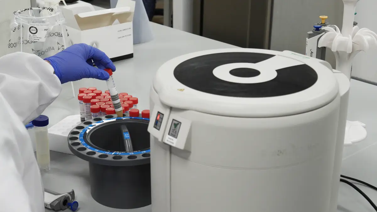 Put vials in incubator/reader Image